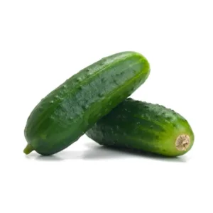 Cetriolo verde lungo fresco tagliato per insalata o gazpacho.
