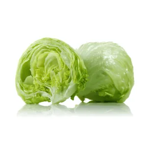 Foglie croccanti di insalata iceberg fresca.